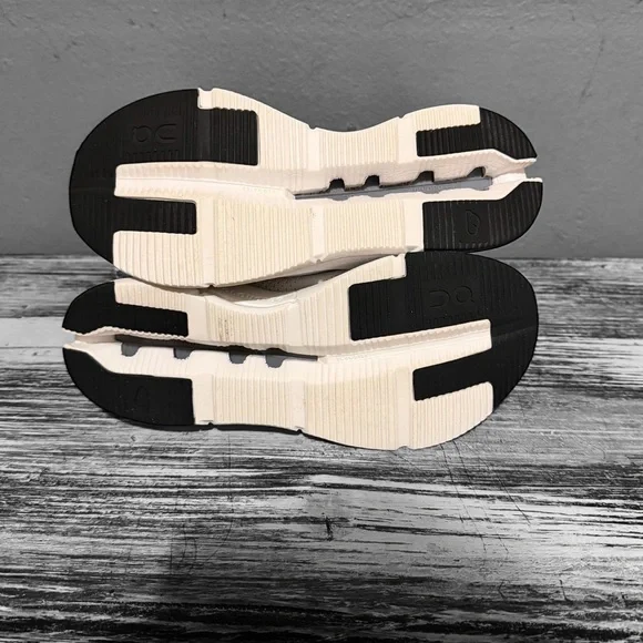 On Running Cloudnova shoes - Picture 6 of 9